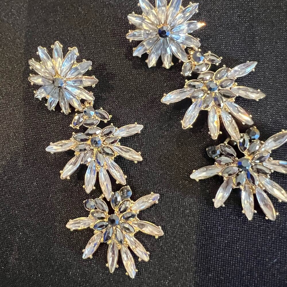 Rhinestone earring NWT - Picture 1 of 3
